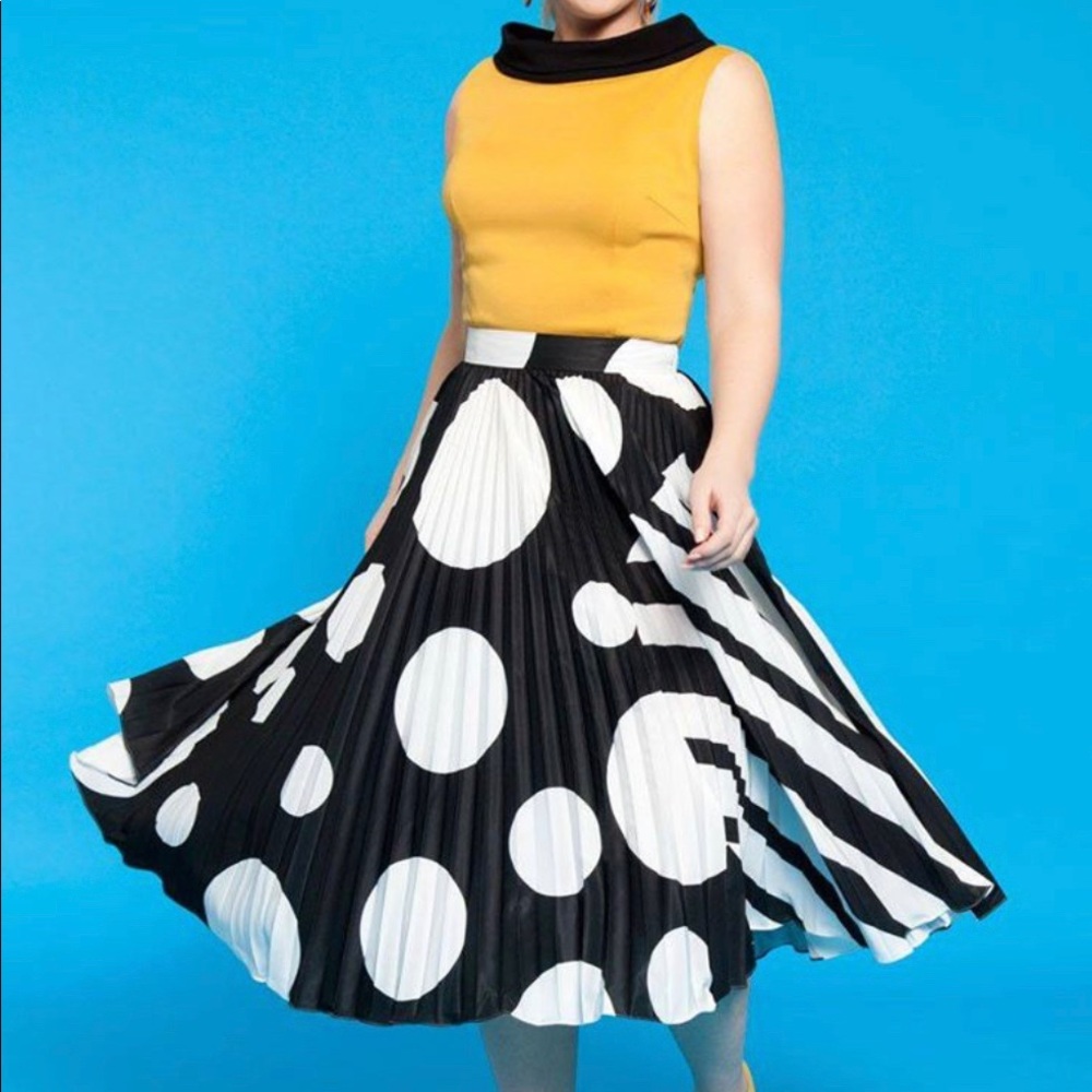 Large Pinup Girl Pleated A-Line Skirt Black White